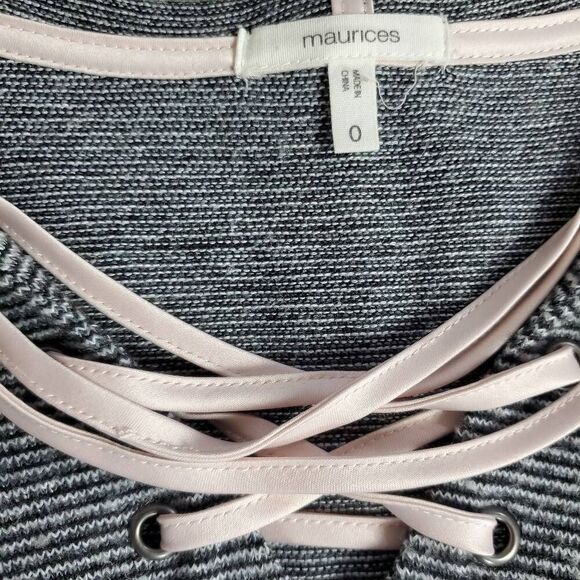Maurices Women’s Lace-Up Hoodie Sweater Gray Striped Long Sleeve Size 0x - Picture 10 of 12